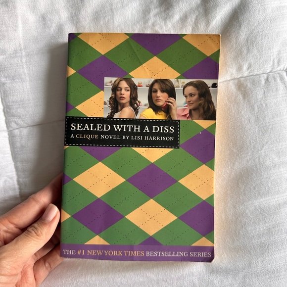 The Clique Book Series by Lisi Harrison - Picture 5 of 10